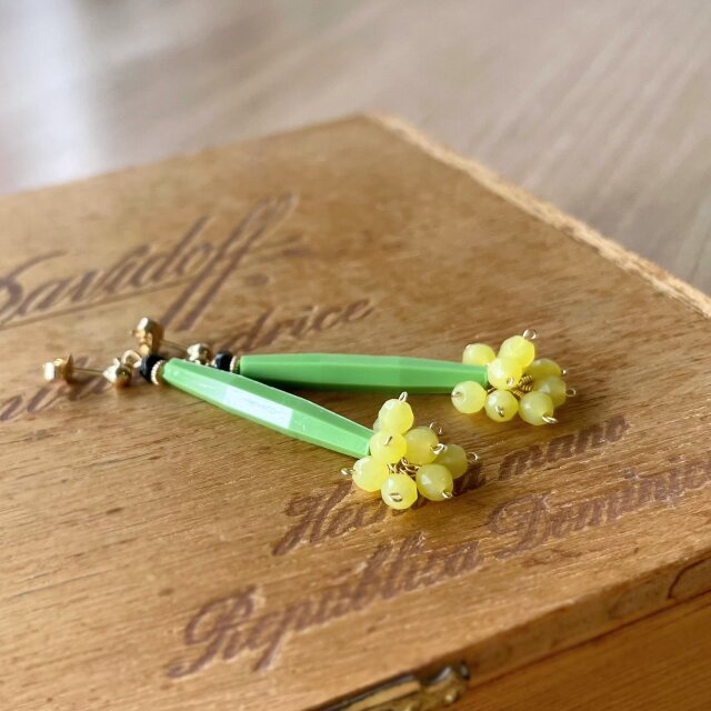 【pebble Ammi】 Vintage beads × 天然石　ロングピアス14kgf　Buds