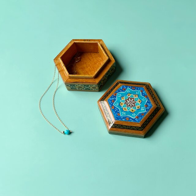 ペルシャの象嵌細工（寄木細工）小箱　宝石箱　六角形 ミニサイズ【KHA-230】