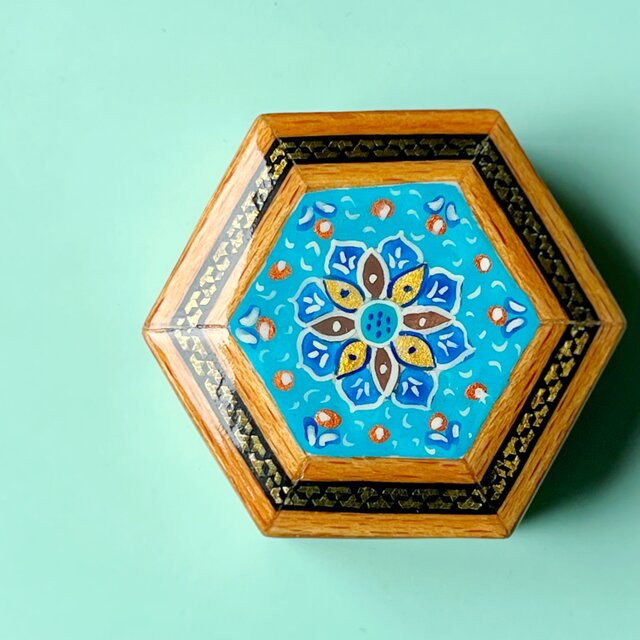 高幾何学模様 象嵌 箱(ZE365) ペルシャの象嵌細工（寄木細工）小箱 宝石箱 六角形 ミニサイズ【KHA