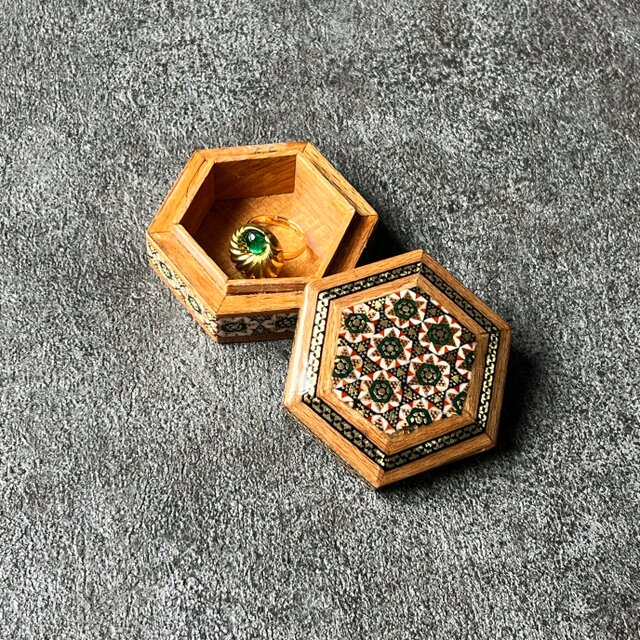ペルシャの象嵌細工（寄木細工）小箱　宝石箱　六角形 ミニサイズ【KHA-186】