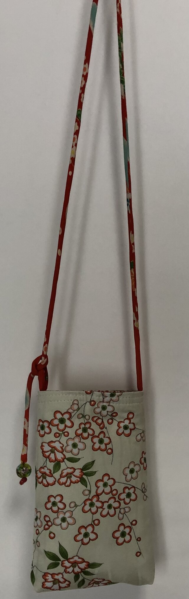 8330 花柄の着物で作ったスマホショルダー | iichi 日々の暮らしを
