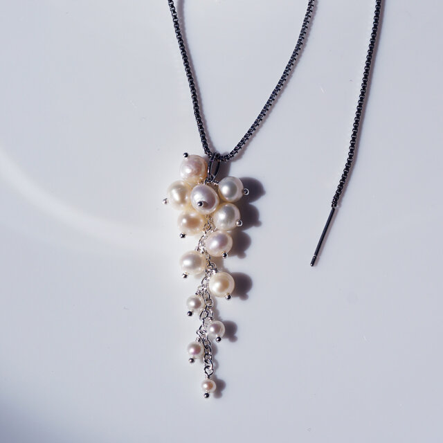 淡水真珠による白藤のネックレス・サージカルステンレスネックレス・スライド60cm　～白藤（しらふじ）