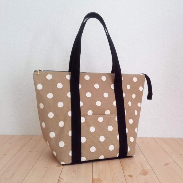 ファスナー付A4対応☆大きめトートバッグ　肩掛け　差し色　ベージュ水玉/ドット×黒帆布　　974