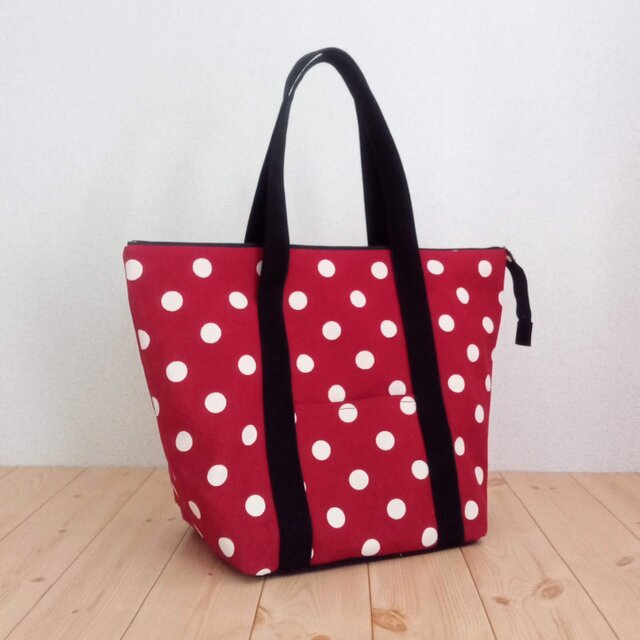 ファスナー付A4対応☆大きめトートバッグ　肩掛け　差し色　レッド水玉/ドット×黒帆布　　974