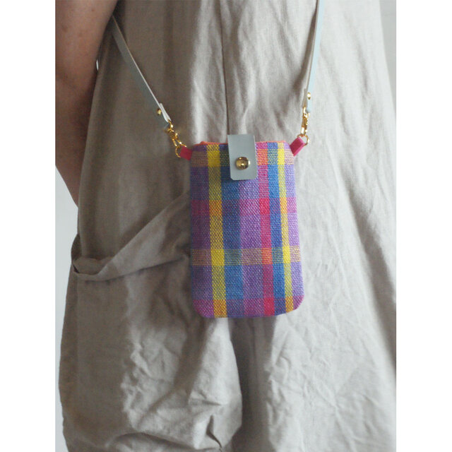 手織りリネンのスマホポシェット(ヴァイオレット）