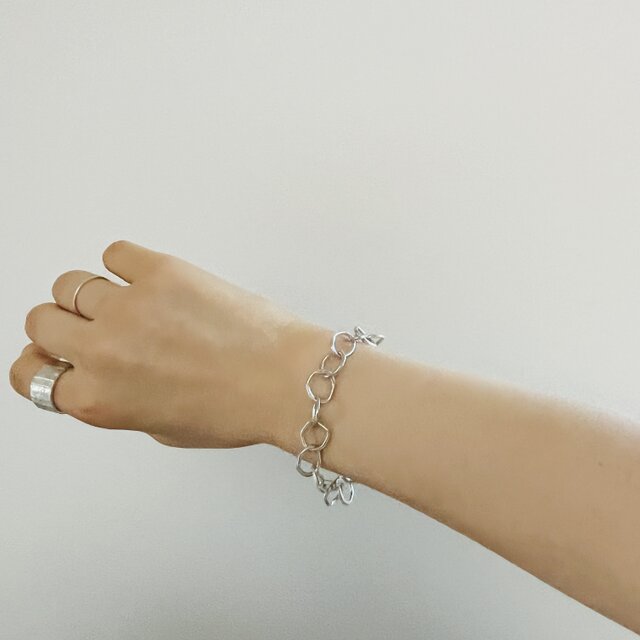 輪のブレスレット