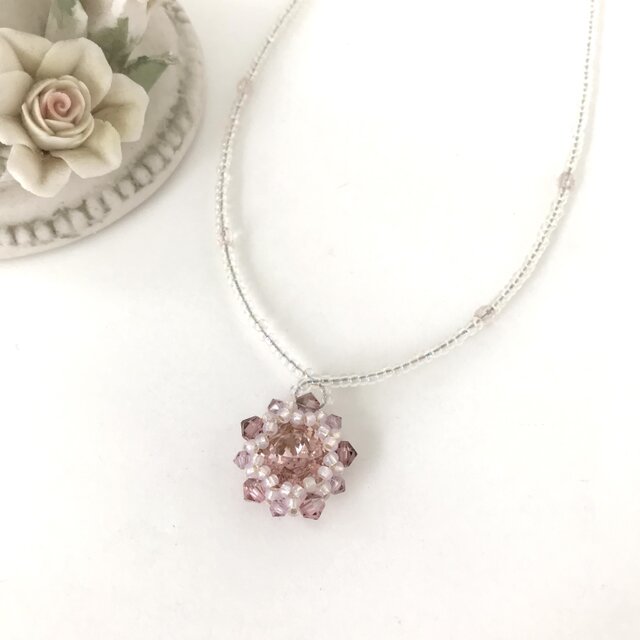 クリスタルガラス モチーフ ネックレス ピンク ライトローズ ビーズ