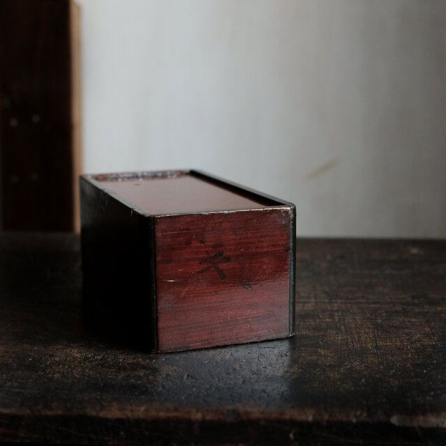 深く美しい色味◆味のある野弁当の木箱　ディスプレイボックスなどに。古物　古民家　骨董・antiques　拭き漆　明治大正期 i2