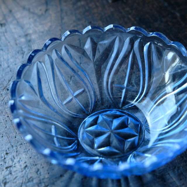 サマー特価¥1400→￥750】波縁で可愛い◇見込みに六芒星。プレスガラス