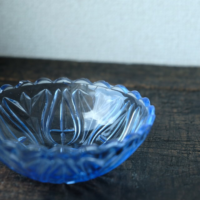 サマー特価¥1400→￥750】波縁で可愛い◇見込みに六芒星。プレスガラス