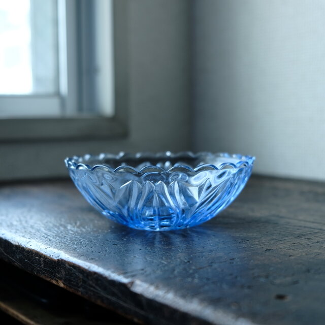 サマー特価¥1400→￥750】波縁で可愛い◇見込みに六芒星。プレスガラス