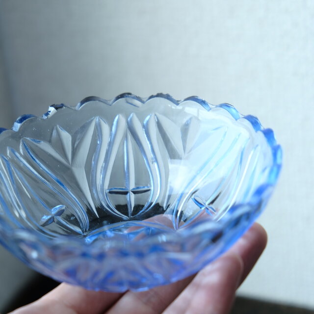 サマー特価¥1400→￥750】波縁で可愛い◇見込みに六芒星。プレスガラス