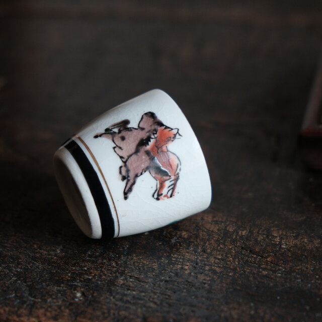 駆け抜ける2匹の馬（午）◇キュートな緑の雲。九谷焼 色絵金彩猪口