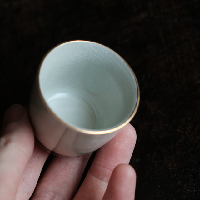 駆け抜ける2匹の馬（午）◇キュートな緑の雲。九谷焼 色絵金彩猪口