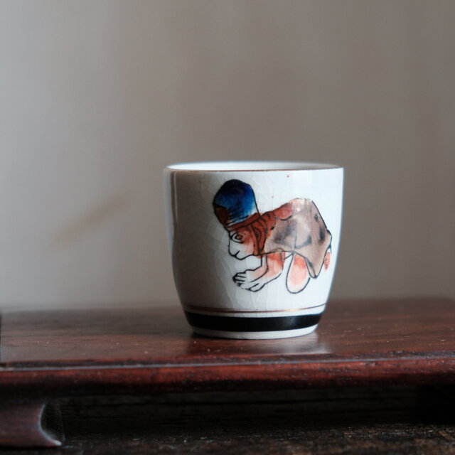 お辞儀をする猿（申）◇キュートな赤い花。九谷焼 色絵金彩猪口 昭和