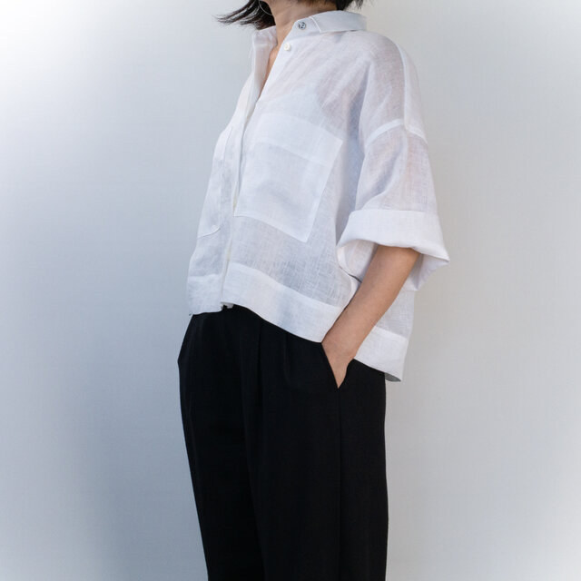 極上リネンのシアーなゆったりショートシャツ【白・6分袖・比翼仕立て・貝ボタン】