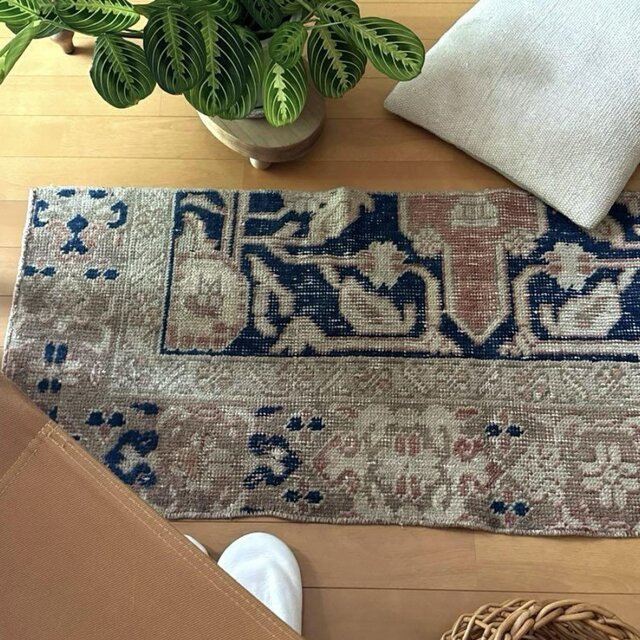 115×211 クラシカルなボタニカル柄　ブルーグレイ　トルコヴィンテージラグ 48×124優しいベージュ深みあるネイビー ボタニカル トルコ