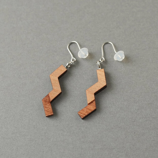 【木ｔｃｈ】クルミの木・ピアス（ハング）ピンキング