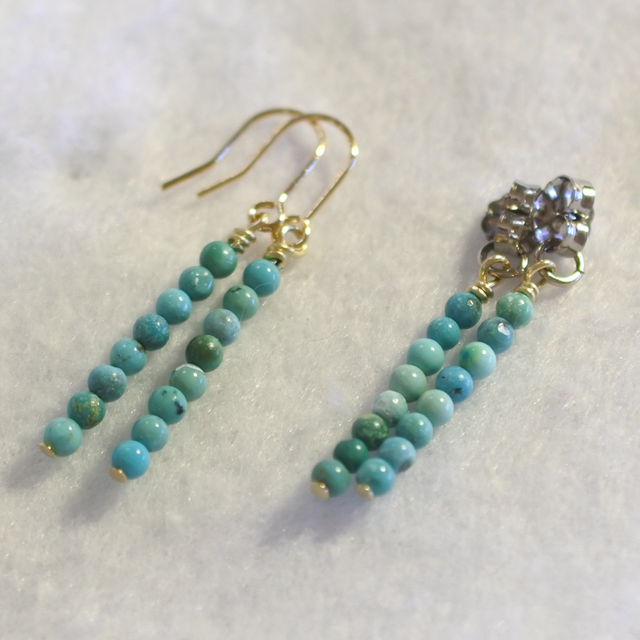 ゴールドチタンのラインピアス・ターコイズ（飾りキャッチ仕様選択可能）