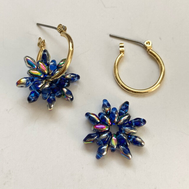 【ブルー×シルバー】チェコガラス製オーナメントチャームの2wayフープピアス