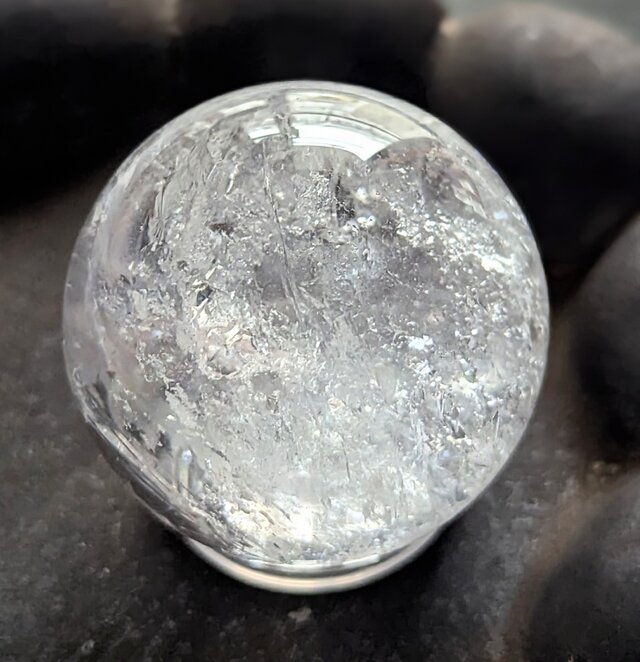 M-27虹入り水晶丸玉 水晶スフィア 天然石 クリスタル アイリスクォーツ