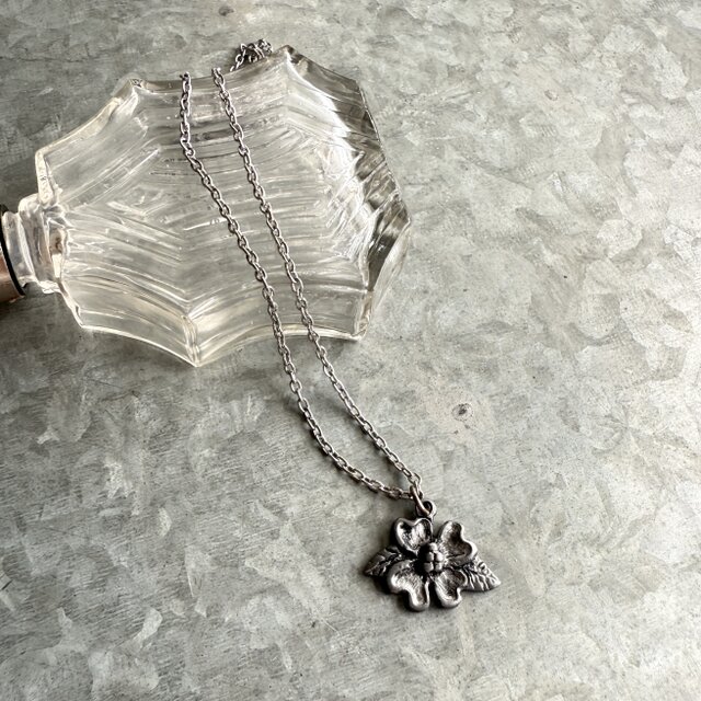 N289-ヴィンテージネックレス・U.S.A. 1980s Silver Tone Floral