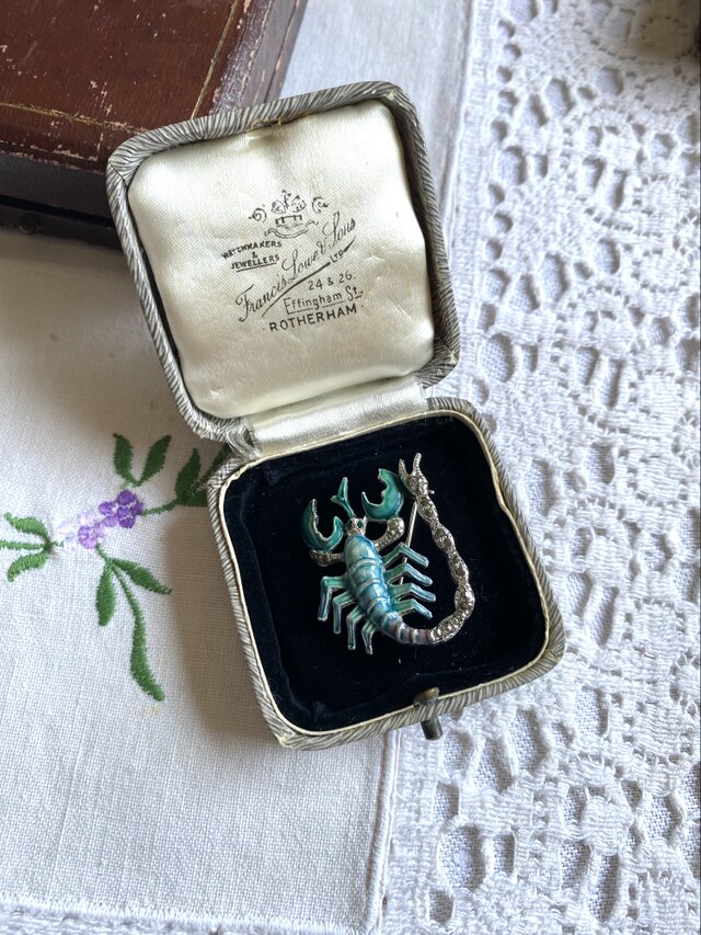BJL　マーカサイト　エナメル　エメラルドグリーン　スコーピオン　ブローチ