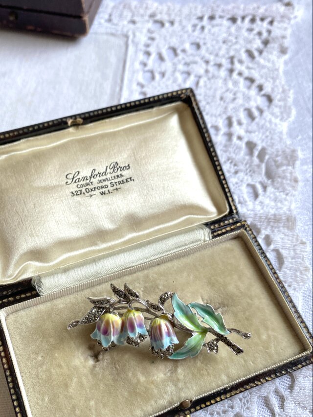 マーカサイト エナメル ベルフラワー ブローチ | iichi 日々の暮らしを