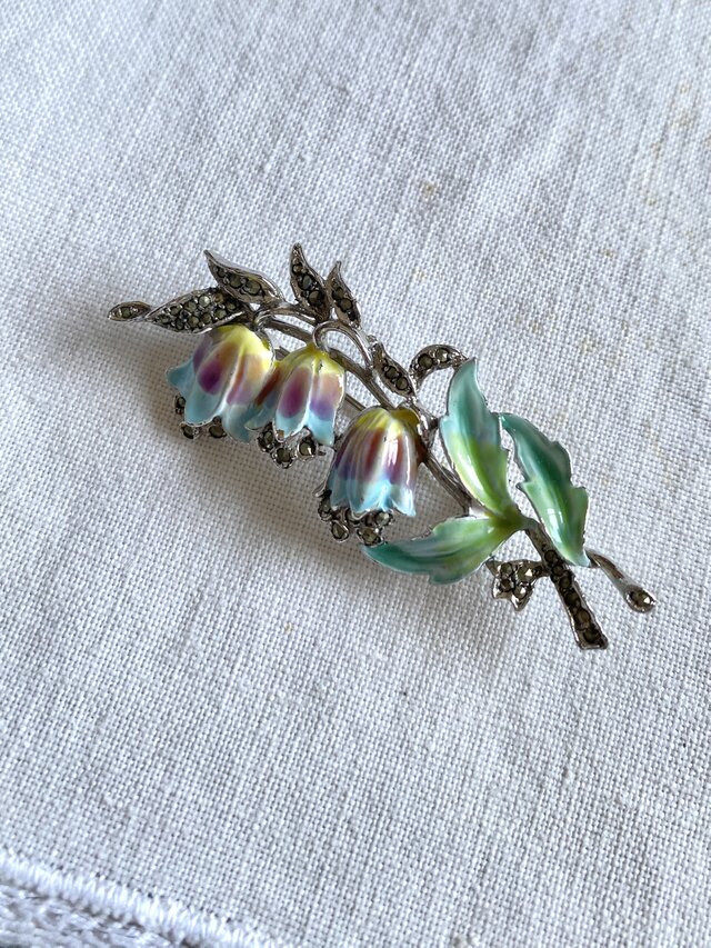 マーカサイト エナメル ベルフラワー ブローチ | iichi 日々の暮らしを