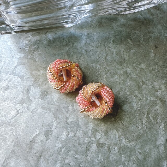 U.S.A. 1970s Pale Pink Cluster Beads Earrings