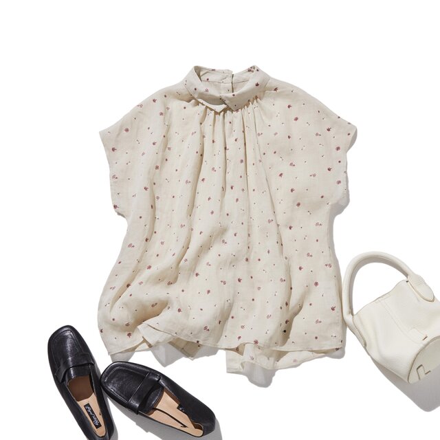 絶妙な風合い　花柄プリント　麻100％ブラウス　フレンチスリーブブラウス　ベージュ 250803-1