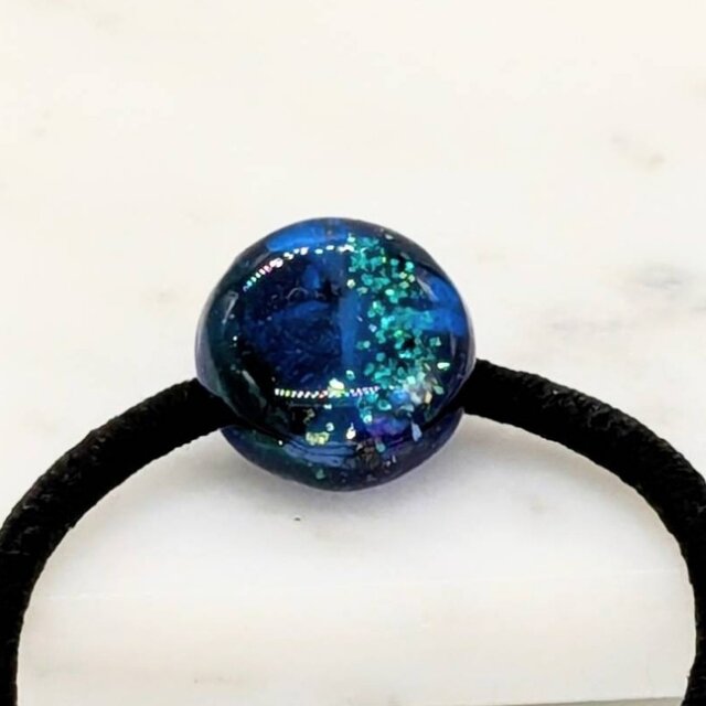 青い月のヘアゴム