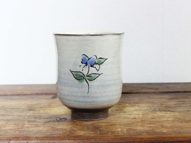 梅雨草の三彩湯呑み/Dayflower cup 陶器 | iichi 日々の暮らしを