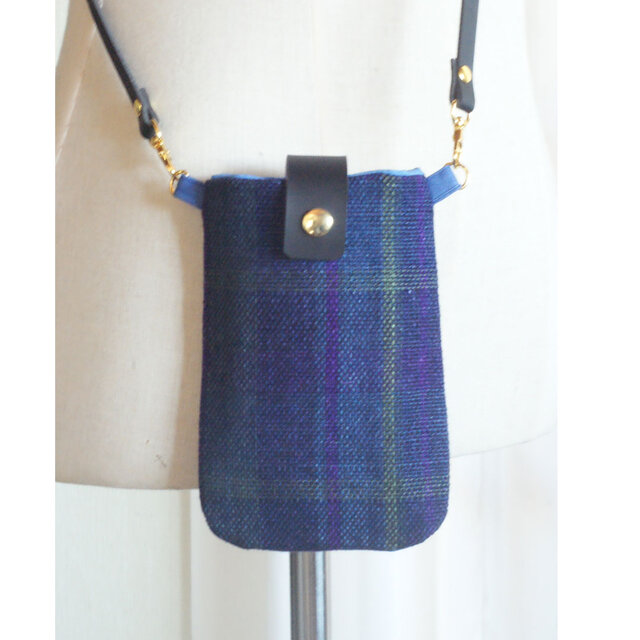 手織りリネンのスマホポシェット　ダークブルー