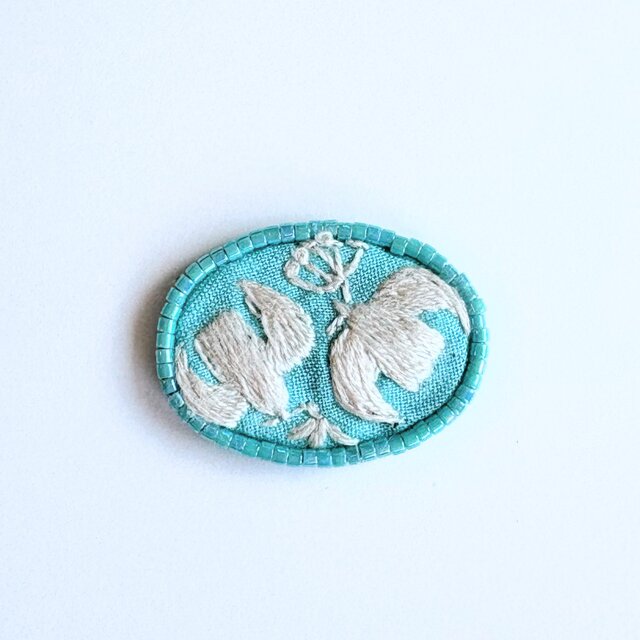 北欧風ビーズで飾ったことりと小さなお花のミニ刺繍ブローチ【botanical】#391