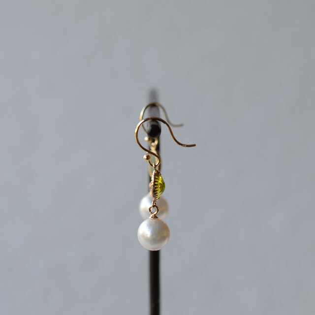 K18 アコヤ真珠とペリドットのフックピアス | iichi 日々の暮らしを 