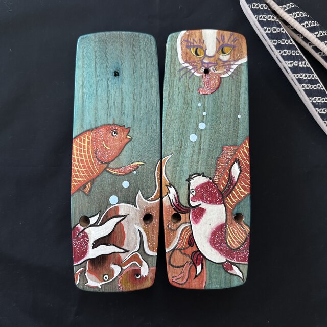 M 四角い下駄 三味右近 猫と金魚 水色ー