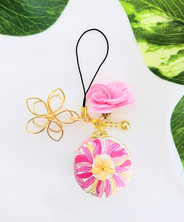 リバティスザンナピンクのマカロンポーチ