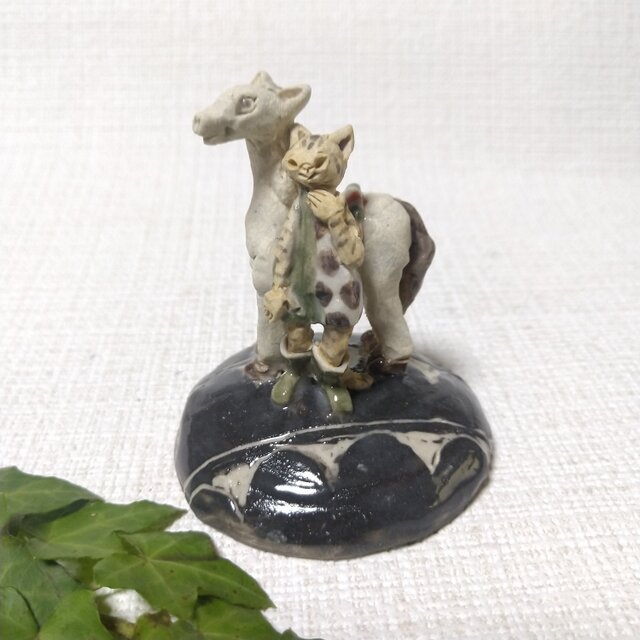 馬とネコ  【sgraffito】