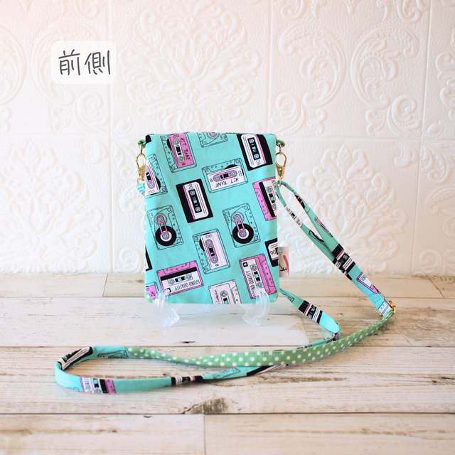 スマホケース　ショルダーポーチ　サコッシュ