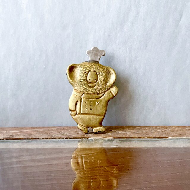 「コアラのコックさん」真鍮ブローチ