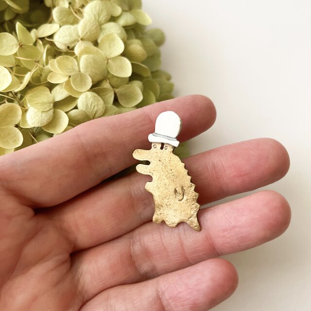 「帽子のワニ」真鍮ピンバッヂ