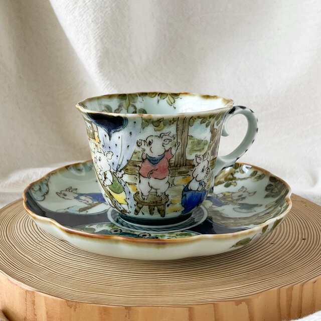 チコロット❤️すべて手描き❤️染付け❤️さんびきのこぶた❤️童話❤️カップ＆ソーサー
