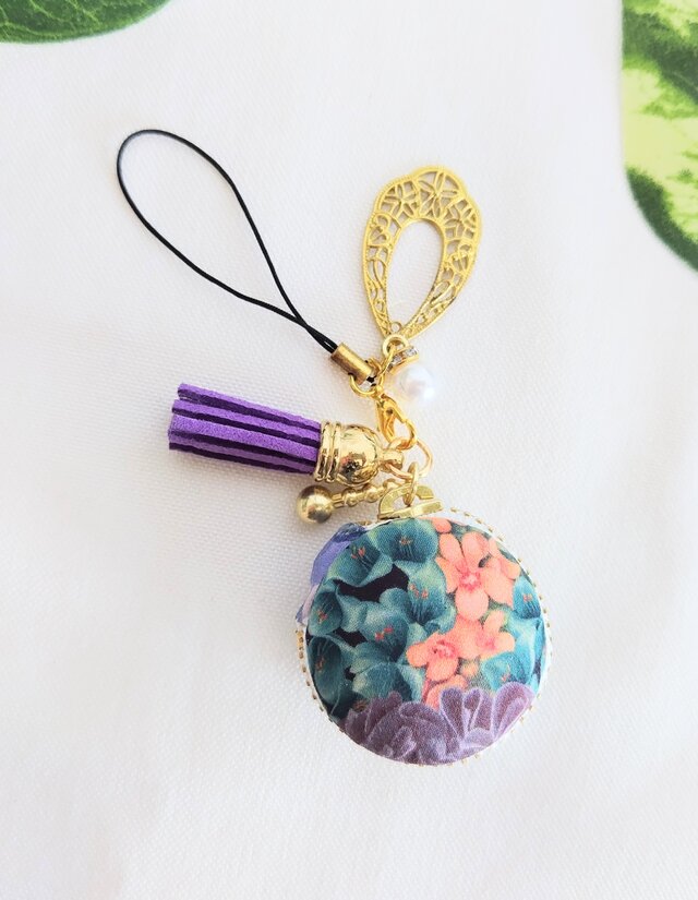 リバティペインテッドのマカロンポーチ②