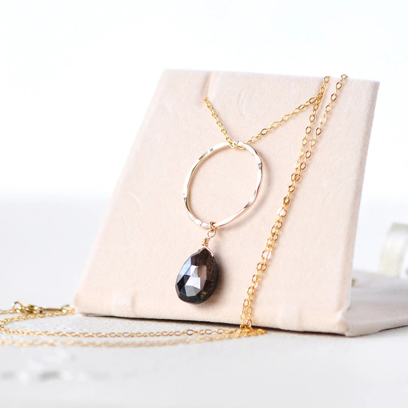 Black Shine　ゴールデンシーンサファイア サークルロングネックレス14kgf