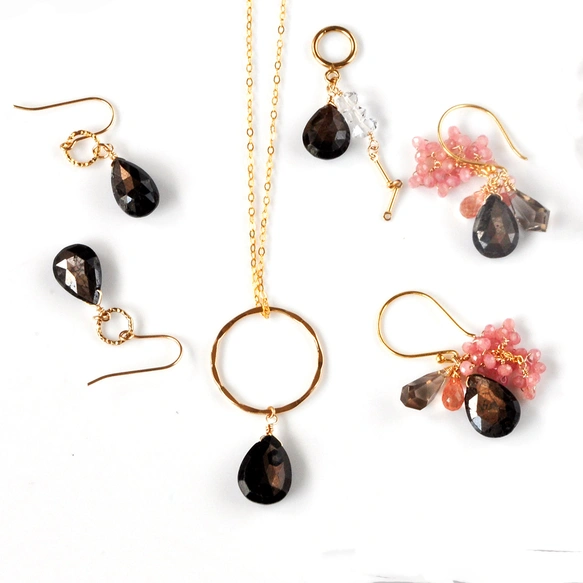 Black Shine ゴールデンシーンサファイア一粒ピアス14kgf | iichi 日々