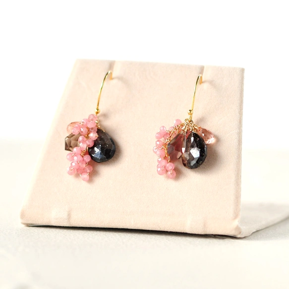 花暈のブーケ〜〜ゴールデンシーンサファイアxたわわなインカローズピアス14kgf