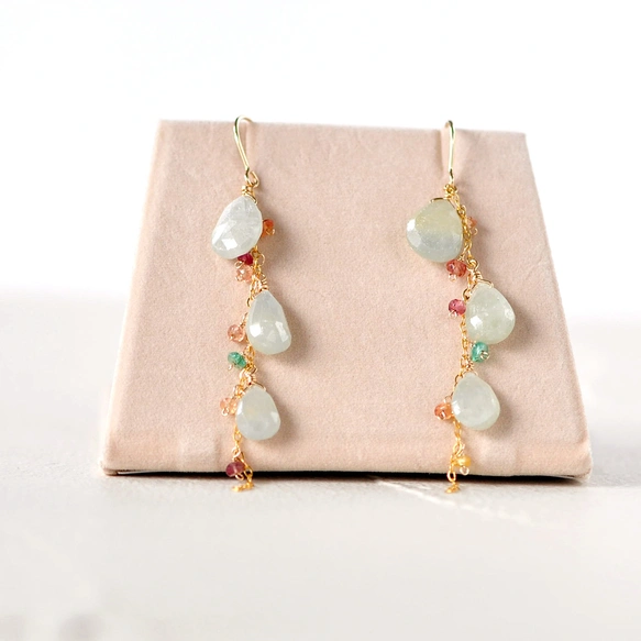 〜彩雫〜ライムグリーンサファイアと小さなサファイアたちのシャンデリア　ピアス14kgf