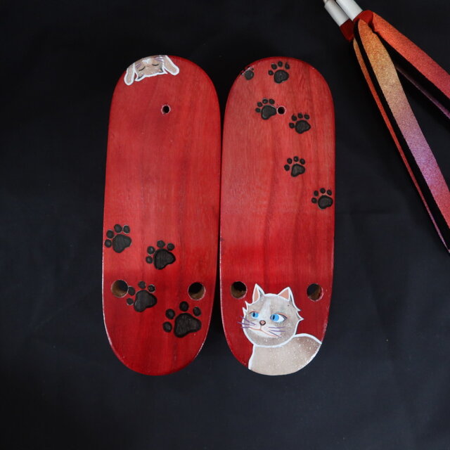 右近M 猫さんの赤い下駄 赤のグラデーション