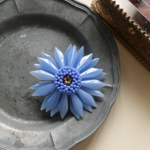 ガーベラのブローチ（群青）